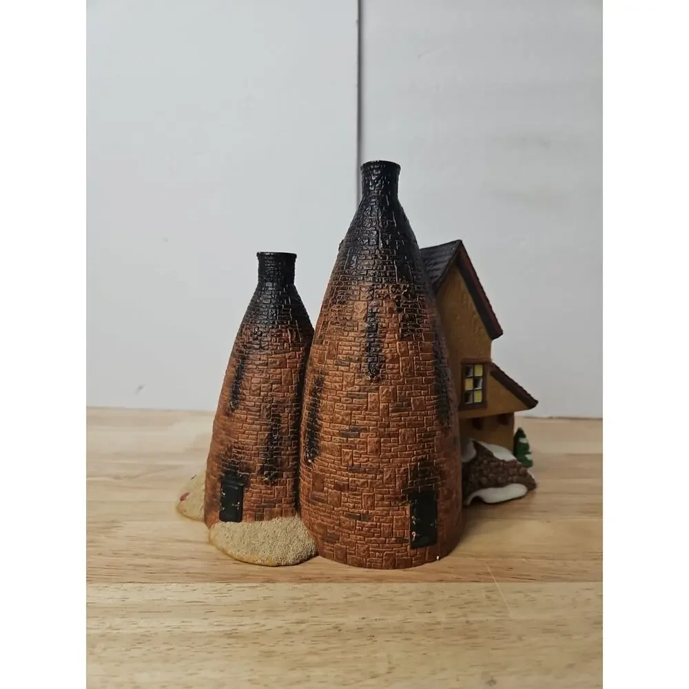 Dept 56 Dickens Village Series Royal Staffordshire Porcelains #58481 Box & Light